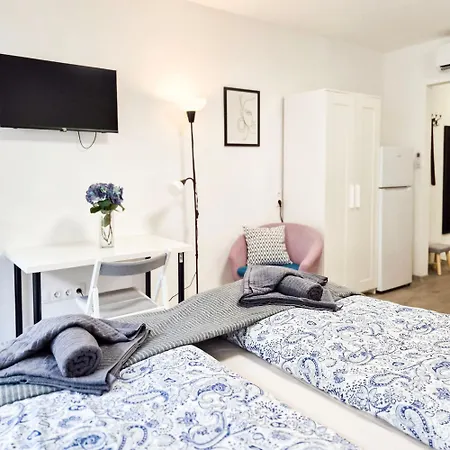 Roth 402 Apartment *