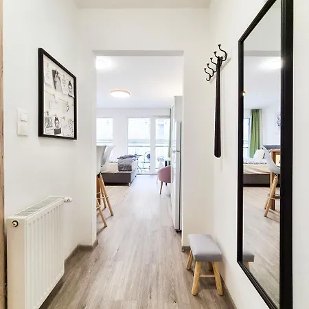 Roth 402 Apartment *