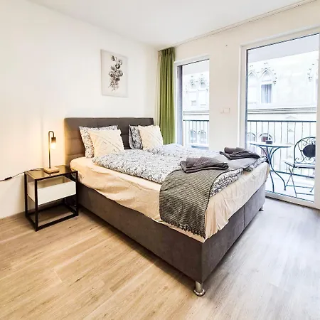 Roth 402 * Budapest